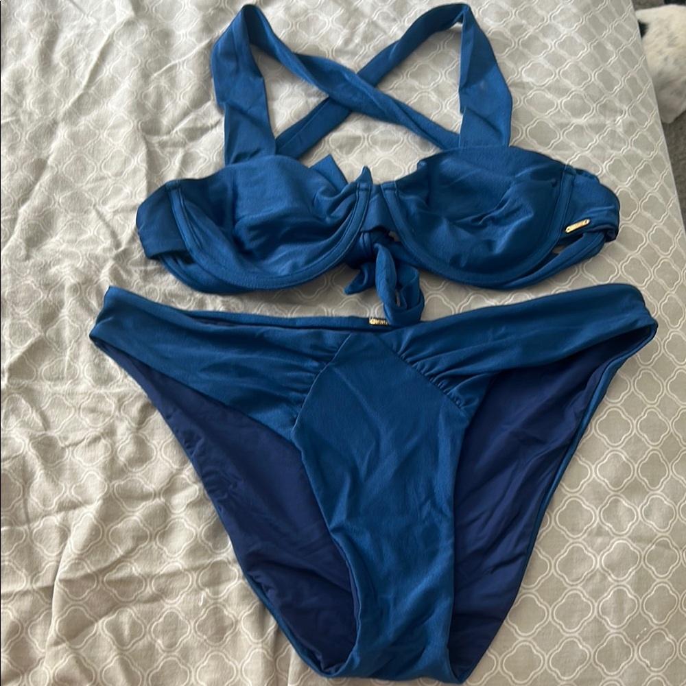 Elegant Blue Women's Swimwear Set